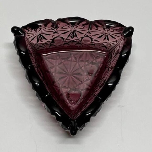 Vintage LG Wright Glass Amethyst Triangular Salt Dip Daisy Button Purple 2.5" - Picture 2 of 12